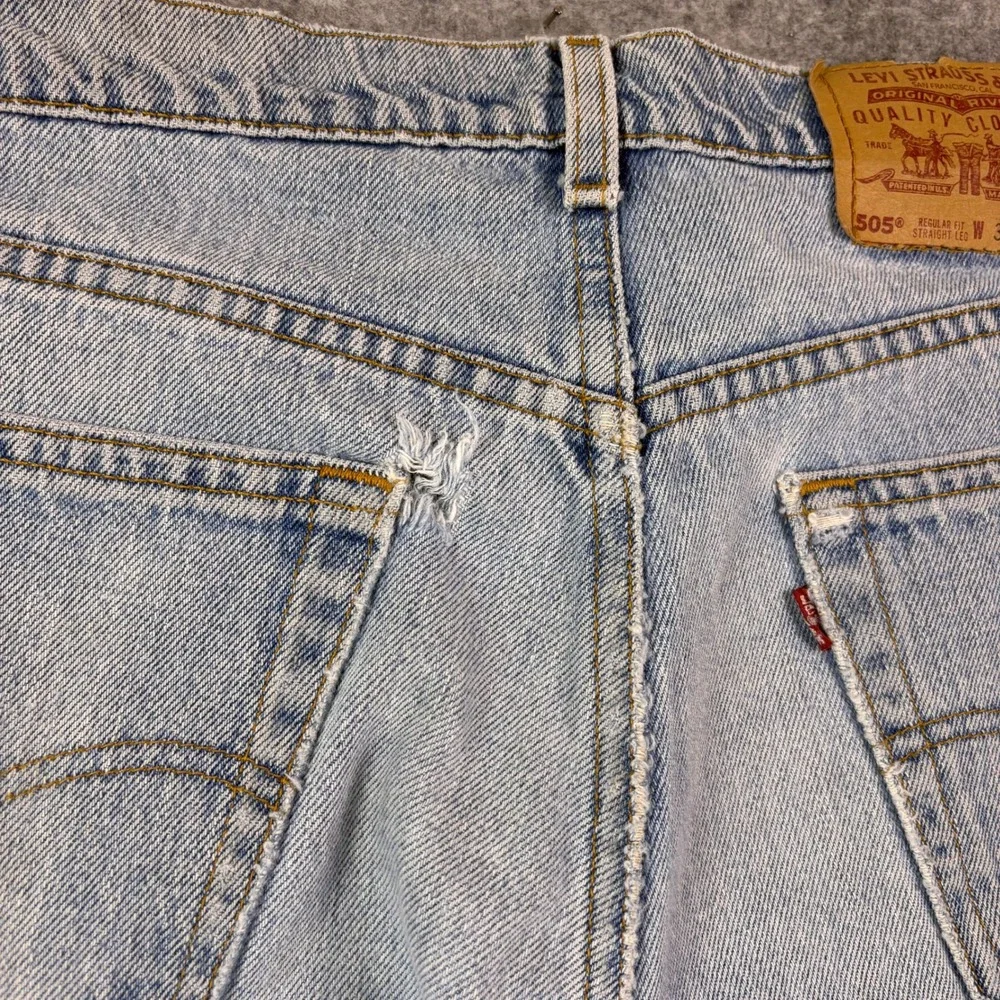 Vintage 90s Levis 505 Jeans Mens 34x32 Made in USA Light Wash Straight Leg Blue